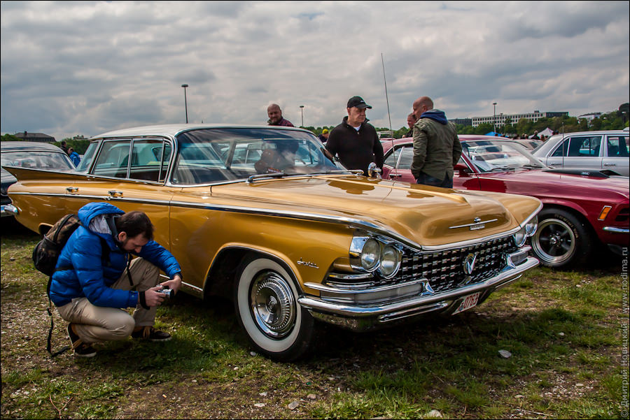 Фотограф и старинные авто