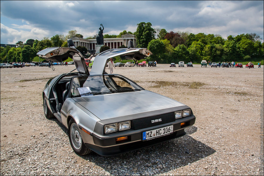 DeLorean DMC-12 из фильма "Назад в будущее"