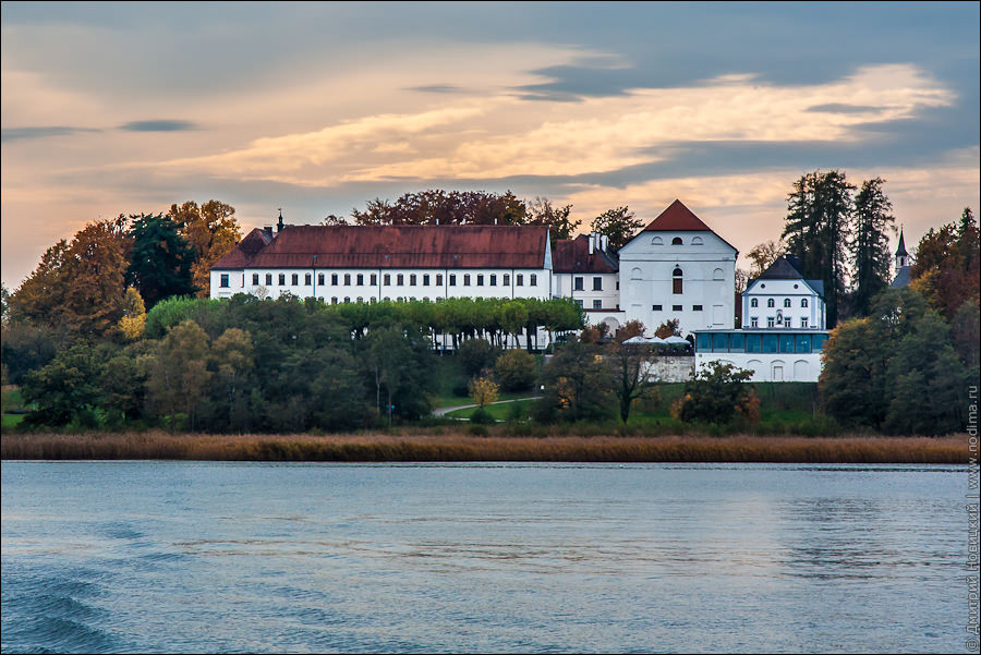10. Монастырь августинцев на Мужском острове (Herrenchiemsee)