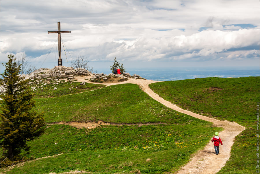 Крест на горе