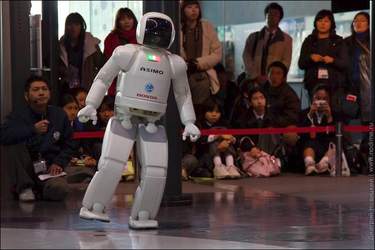Робот Asimo