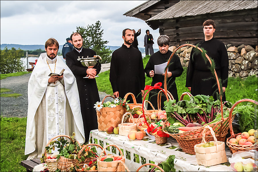 Освящение урожая в Кижах
