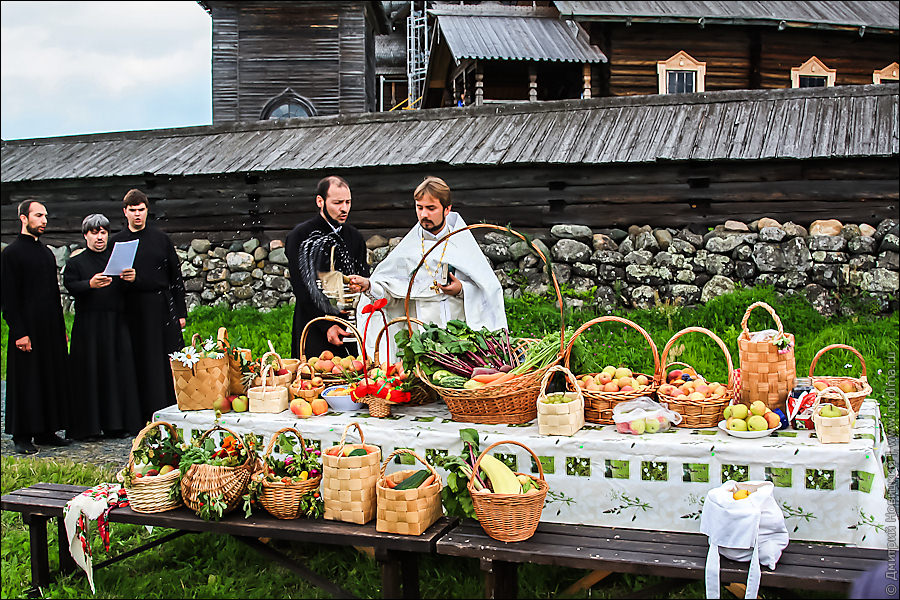 Освящение урожая в Кижах