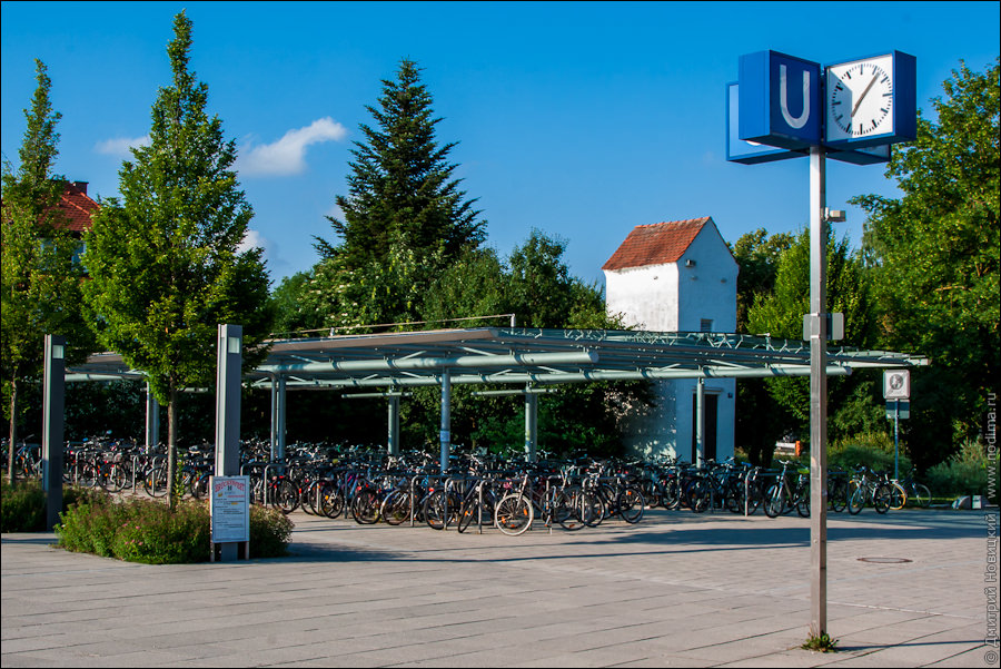 Велопарковка у метро "Garching"