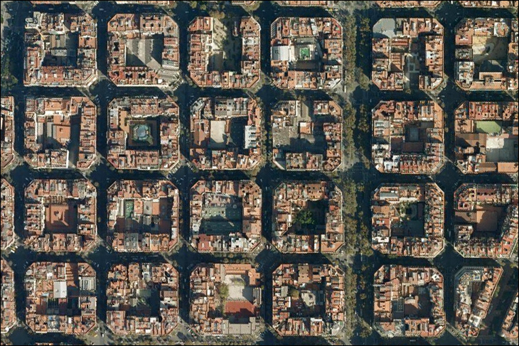 Кварталы и улицы Барселоны в Google Maps